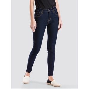 Levi’s 721 High-Rise Skinny Jeans (size 28)
